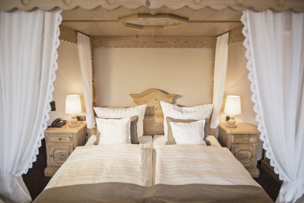 weisses-lamm-landhaus-traditionell-neu1