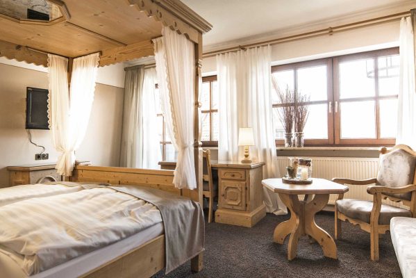 weisses-lamm-landhaus-traditionell-neu3